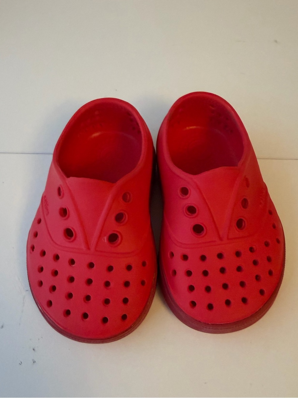 native toddler shoe miller torch red solid size 5 toddler water slip on